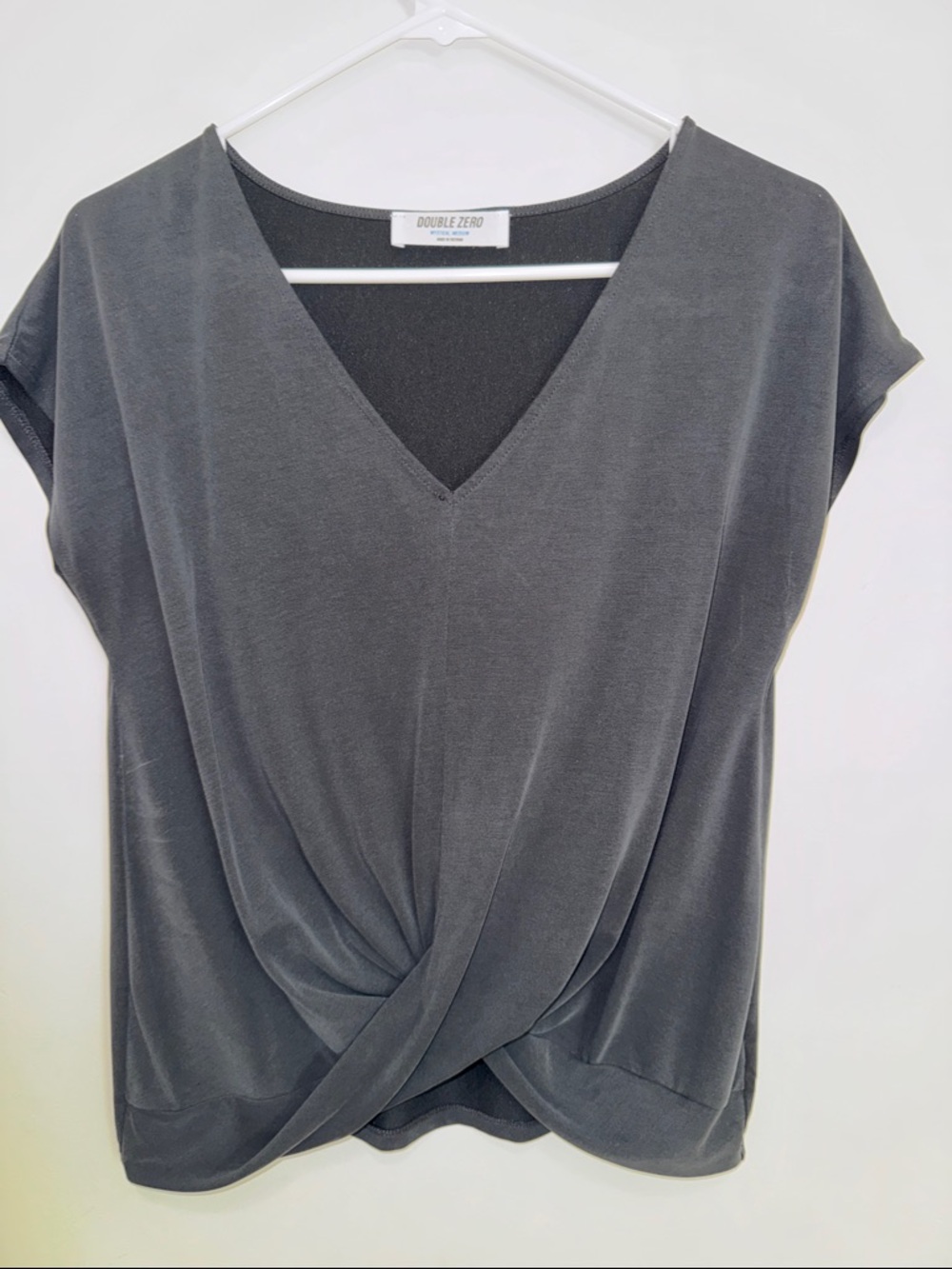 Double Zero Size M Gray Twist-Front V-Neck Short Sleeve Top